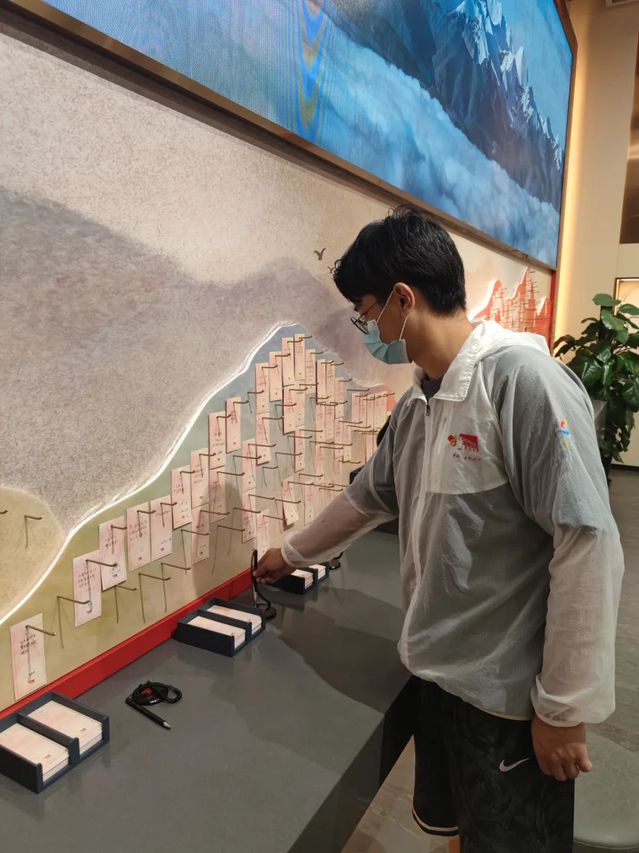李英杰.jpg